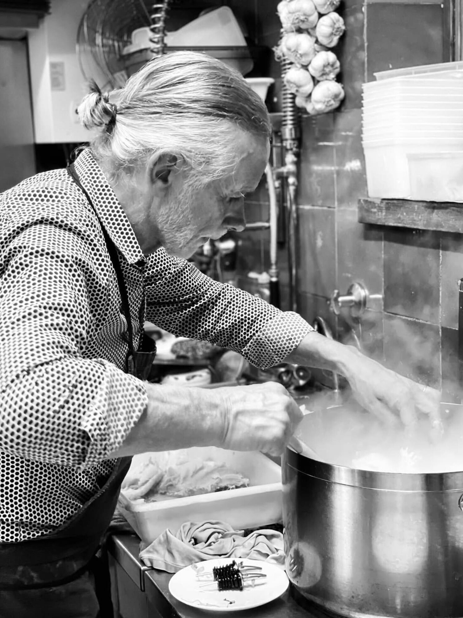 chef dominique le stanc en cuisine